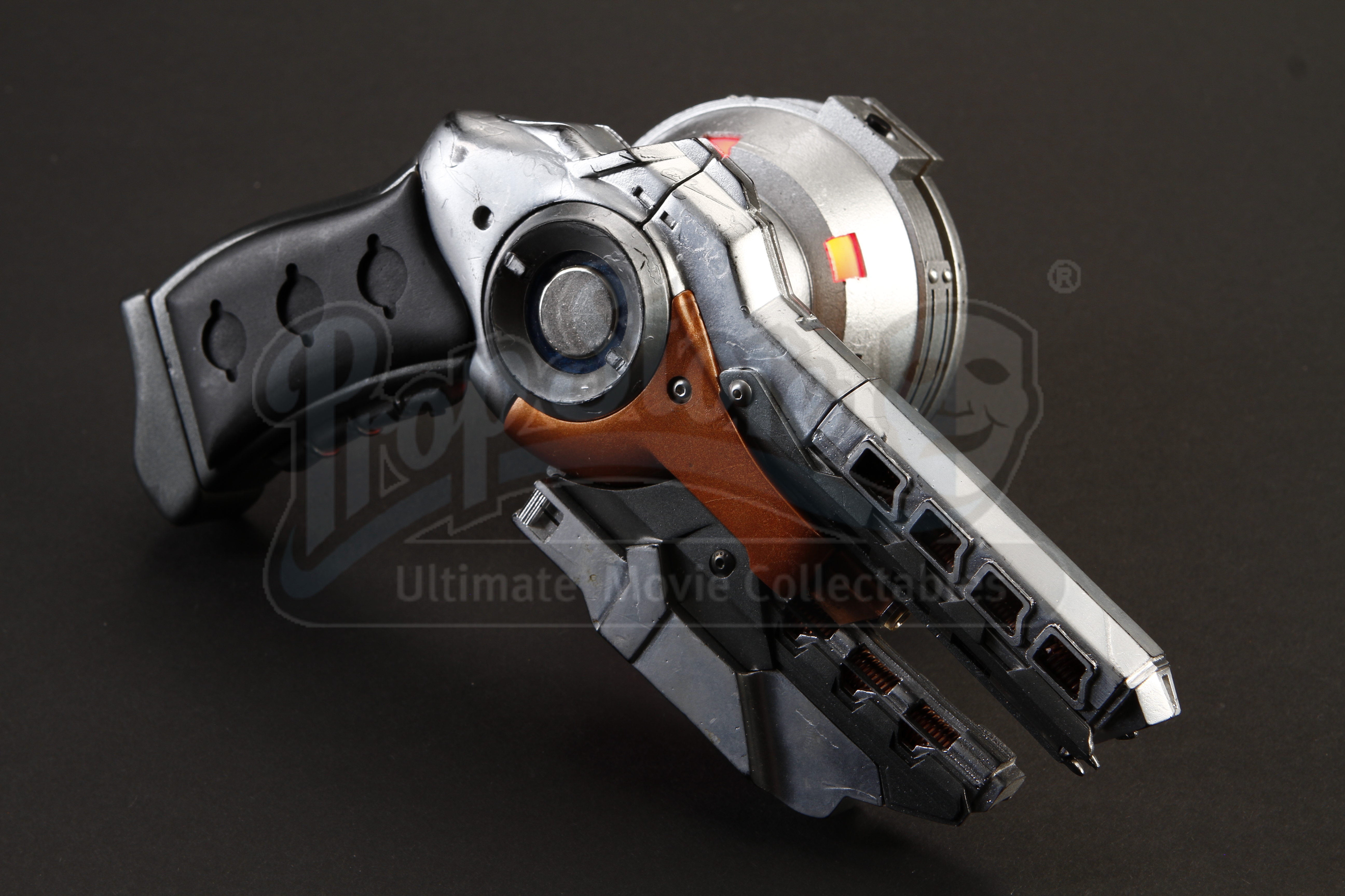 ENDER'S GAME Light Up Flash Gun and Charger 01 Current price 3000
