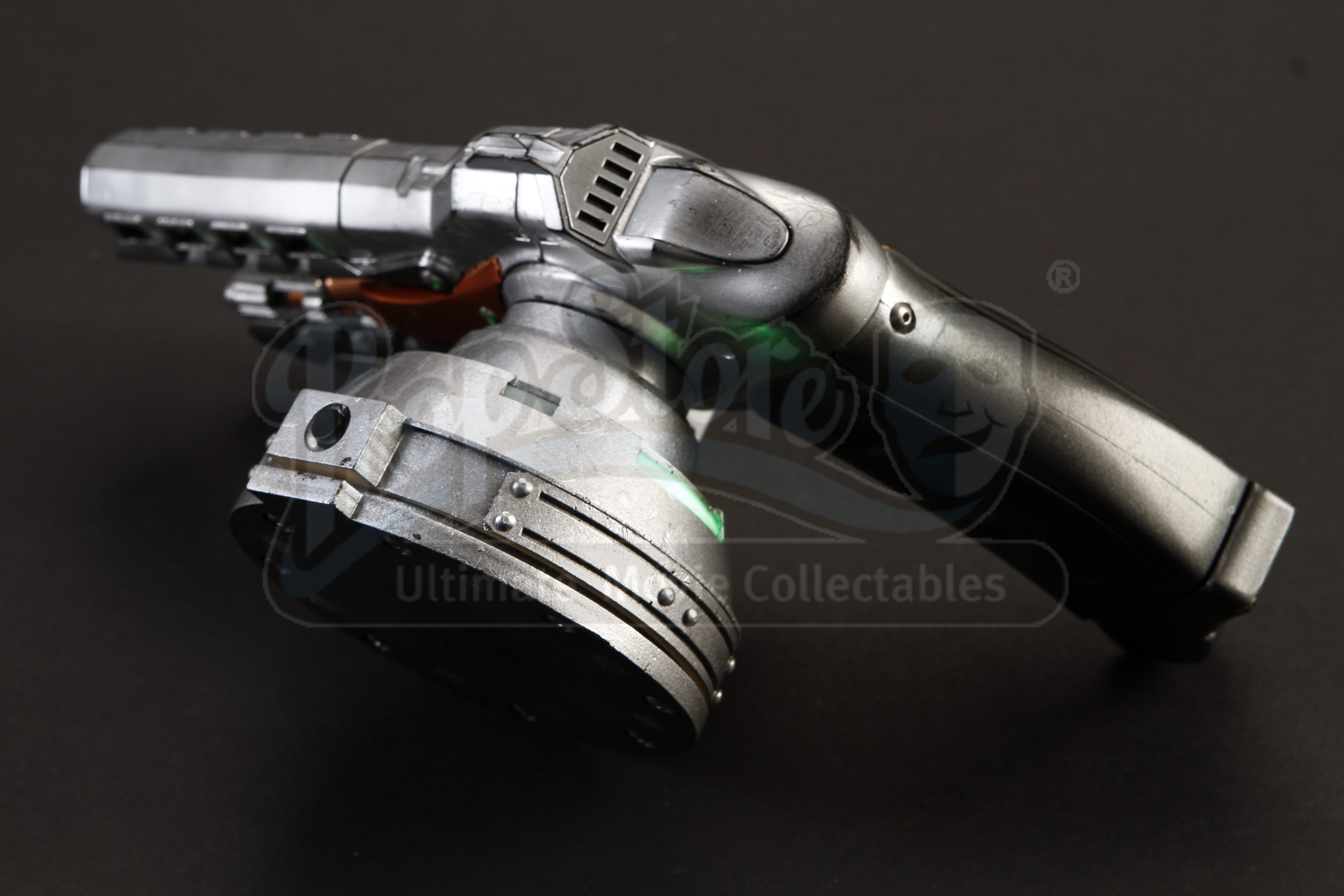 ENDER'S GAME Light Up Flash Gun and Charger 01 Current price 3000