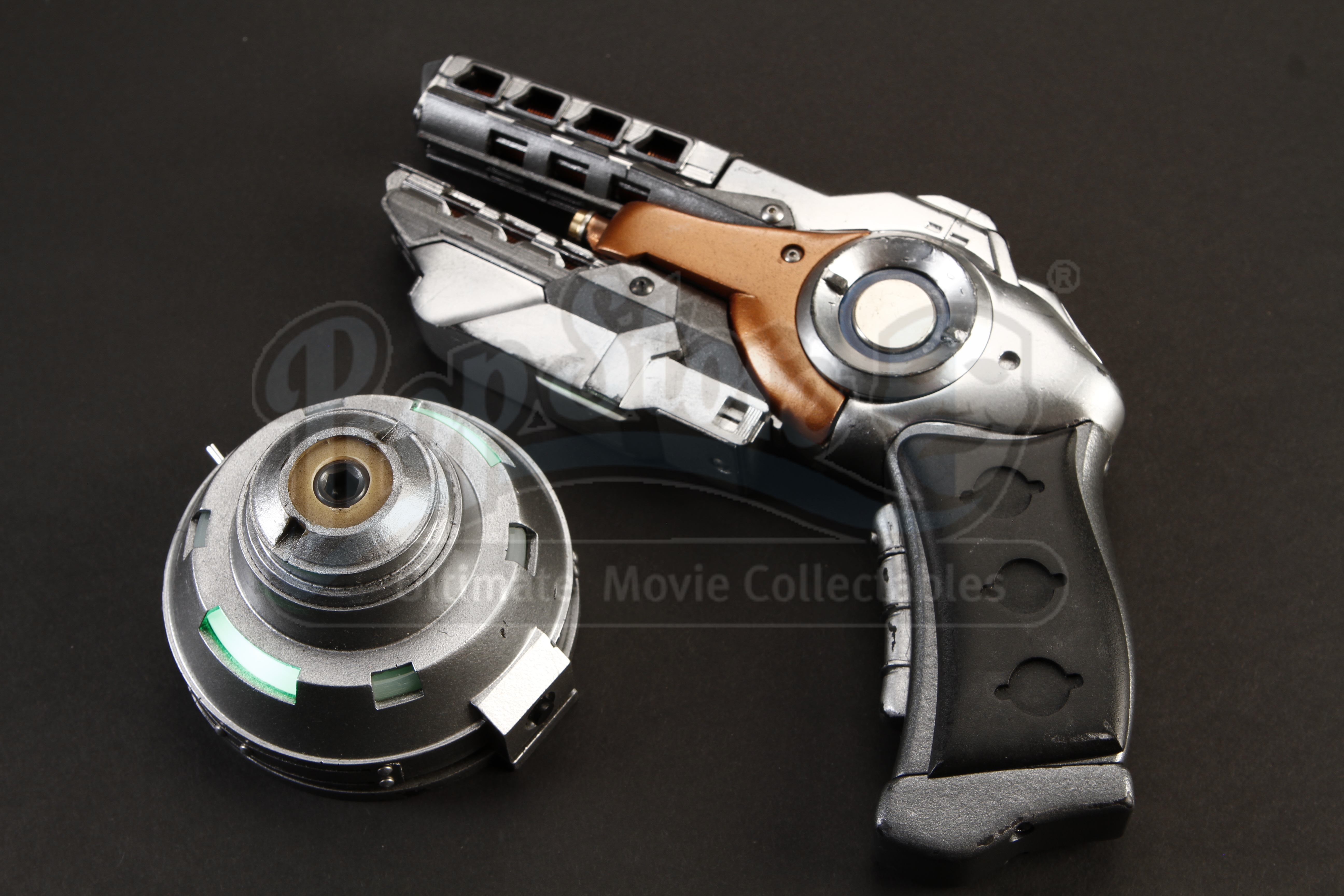 ENDER'S GAME Light Up Flash Gun and Charger 03 Current price 5700