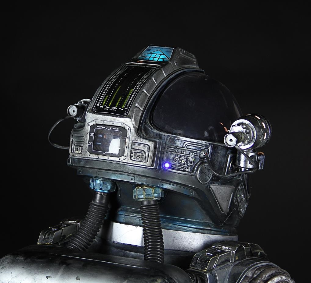 http://content.propstore.com/liveauction/lots/81eventhorizonpetersspacesuit/img14.jpg