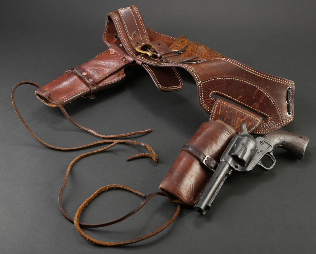 72590_Ethan-Chandler's-Stunt-Revolvers-and-Holster-Belt_2