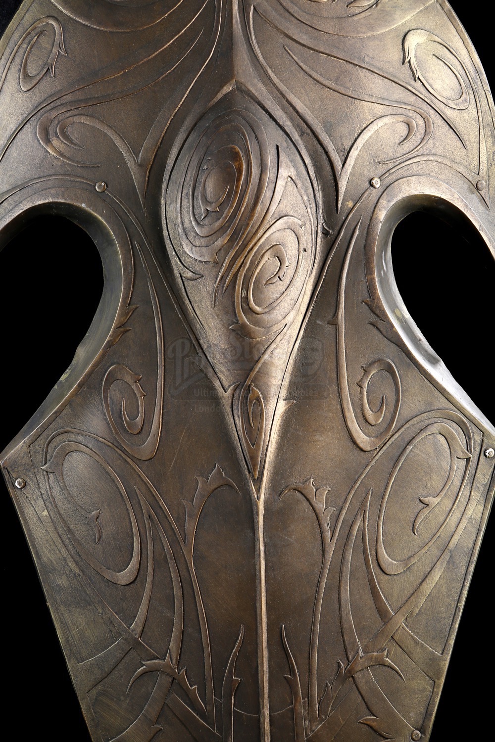 THE LORD OF THE RINGS THE FELLOWSHIP OF THE RING (2001) Elven Shield Current price £6000 THE LORD OF THE RINGS THE FELLOWSHIP OF THE RING (2001) Elven Shield Current price £6000