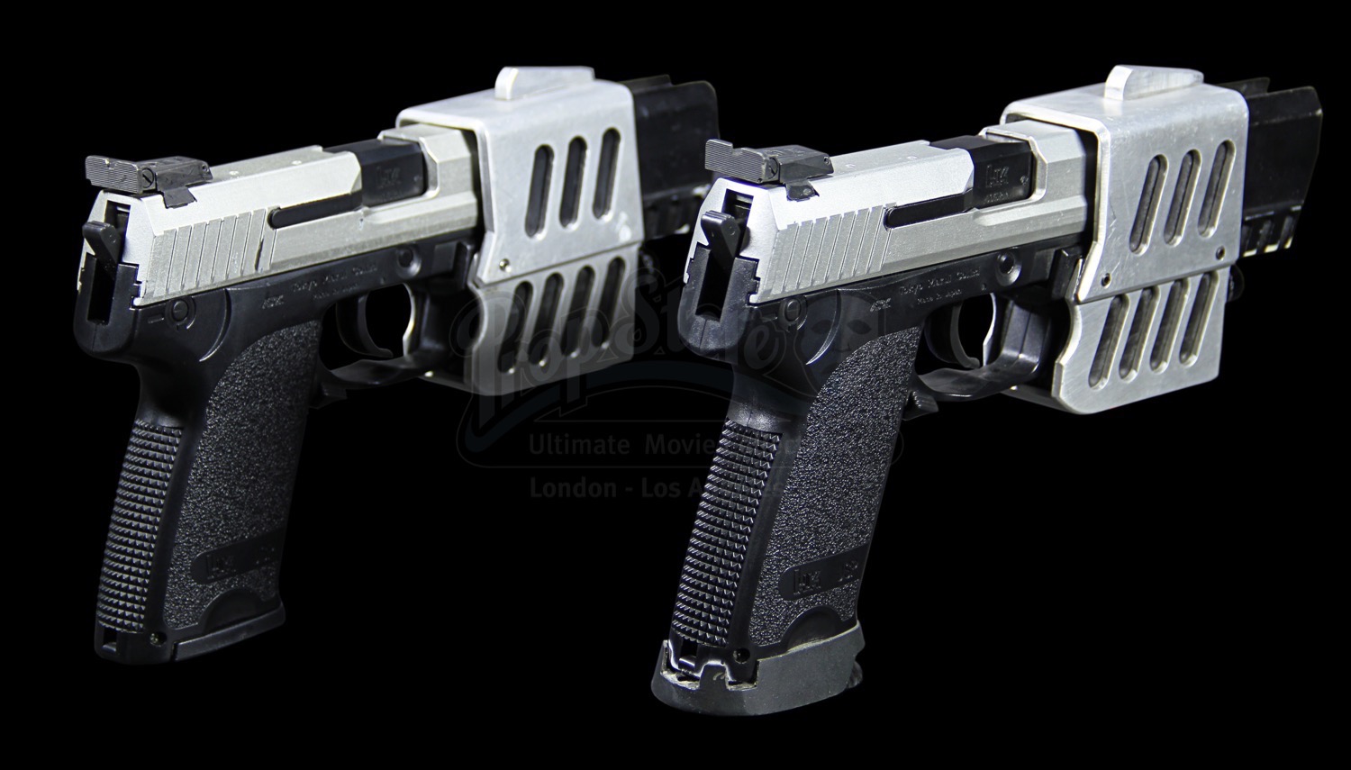 BLADE II (2002) Blade's (Wesley Snipes) Pistols Current price £3000