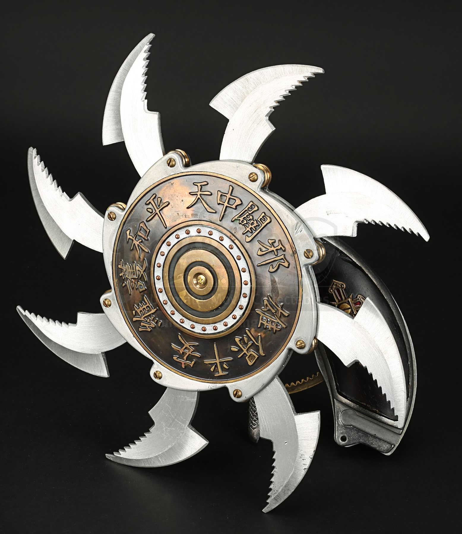 VAN HELSING (2004) Van Helsing's (Hugh Jackman) Hero SFX Tojo Blades