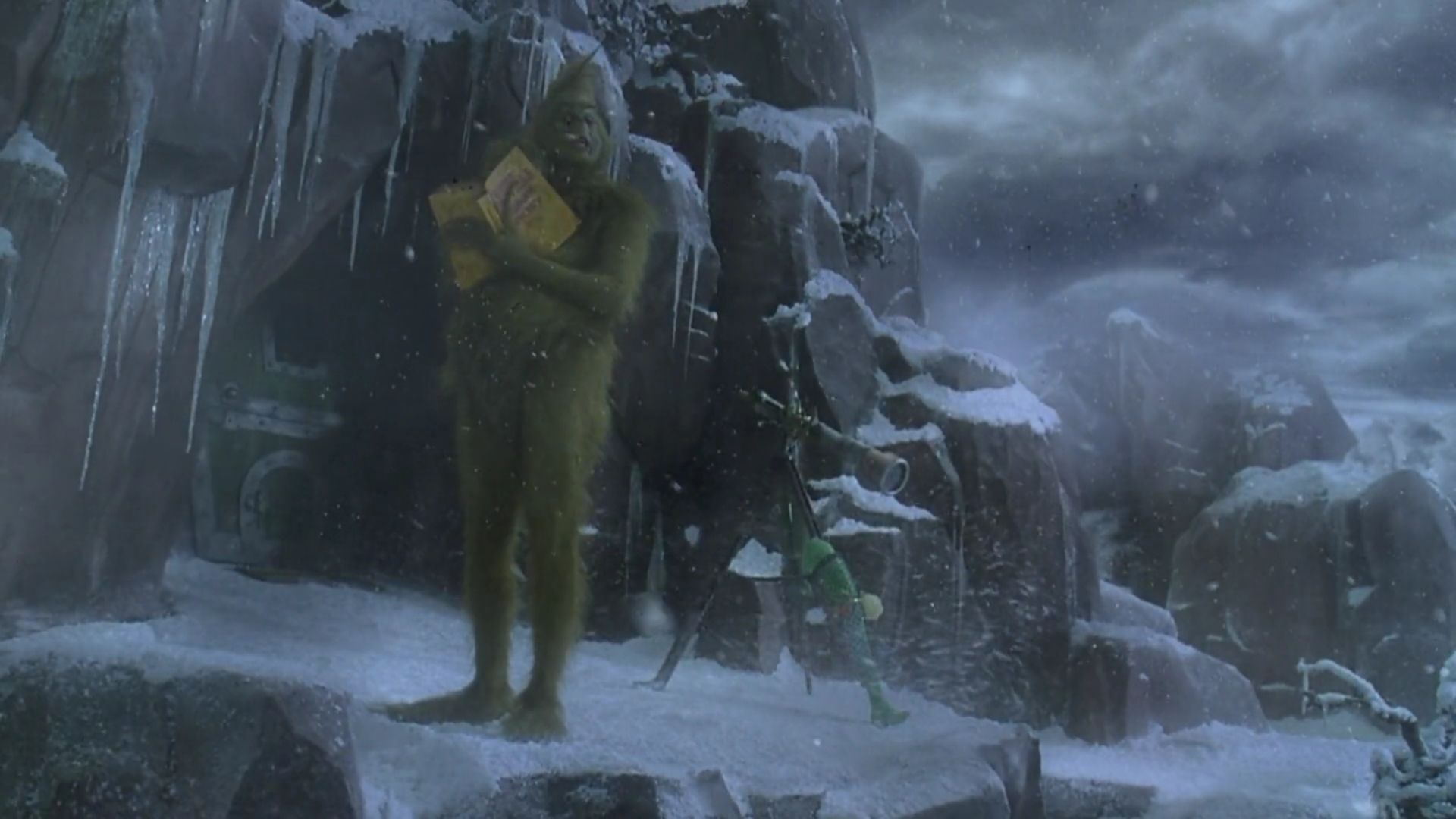 HOW THE GRINCH STOLE CHRISTMAS 2000 Teenage Grinch Hair Test  how-the-grinch-stole-christmas-2000-teenage-grinch-hair-test