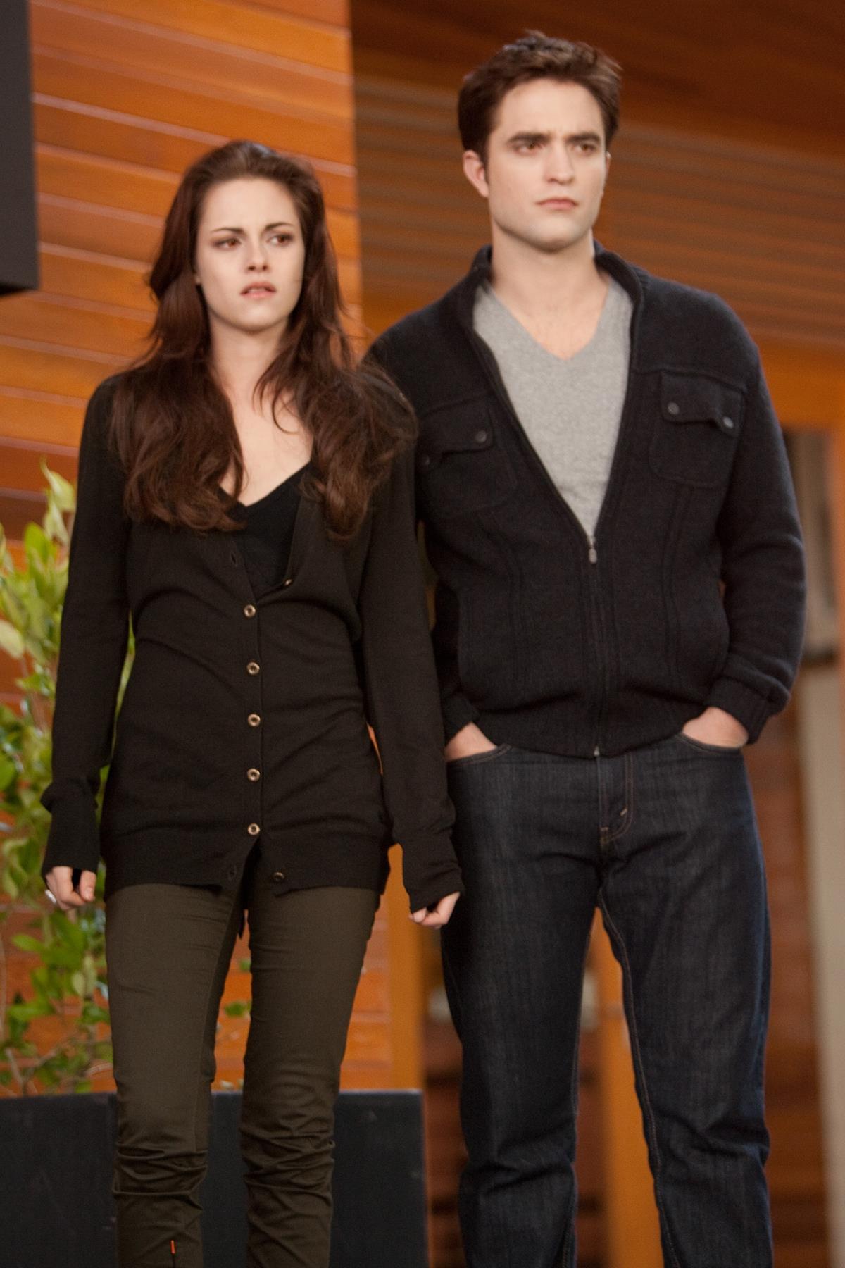 THE TWILIGHT SAGA: BREAKING DAWN PART 2 (2012) - Bella Cullen's Dark ...