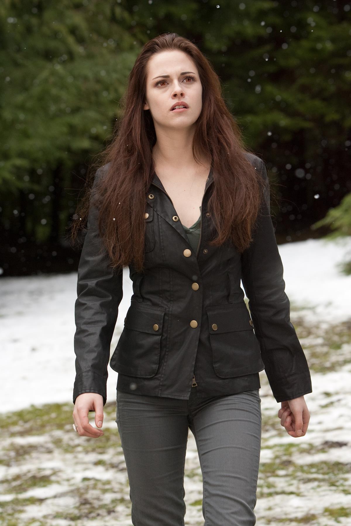 THE TWILIGHT SAGA: BREAKING DAWN PART 2 (2012) - Bella Cullen's Stunt ...