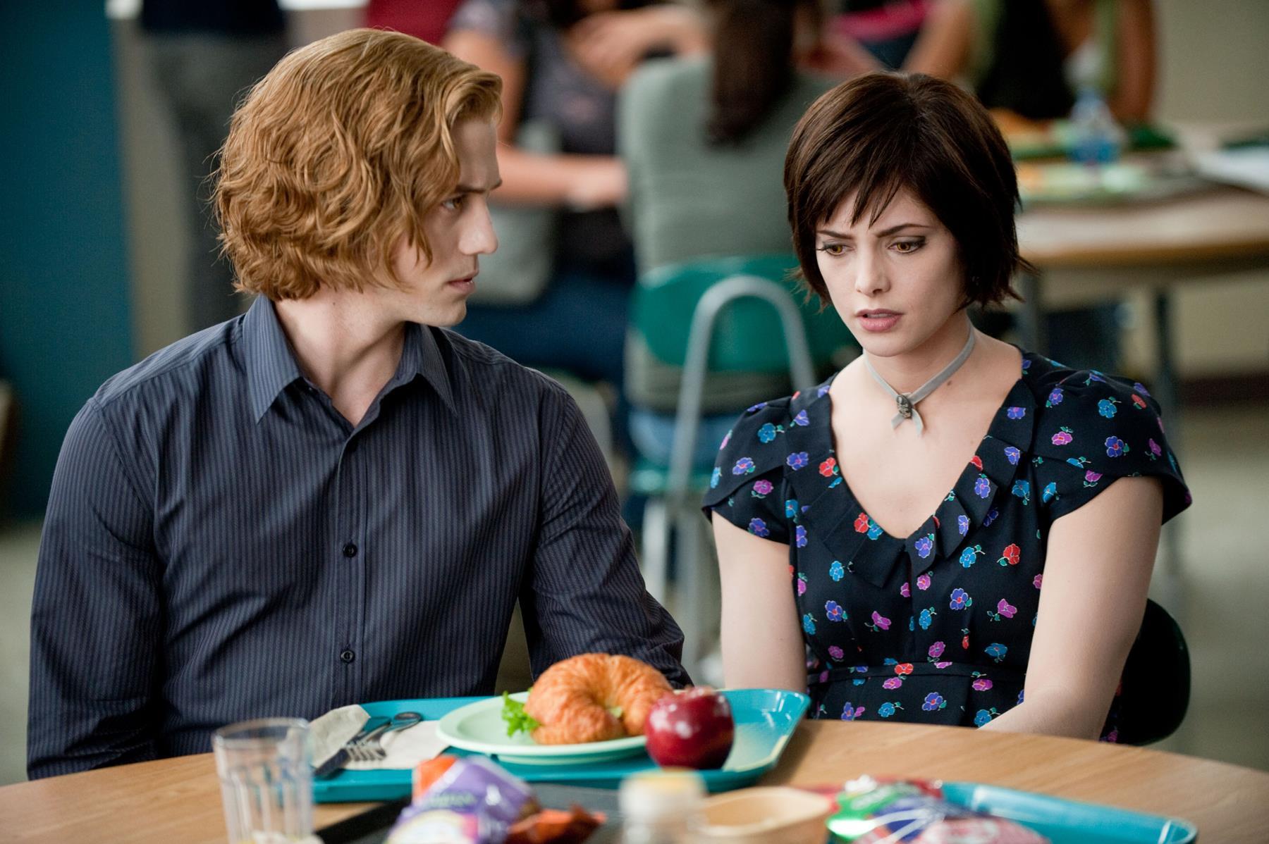 THE TWILIGHT SAGA ECLIPSE (2010) Forks High School Cafeteria Chairs