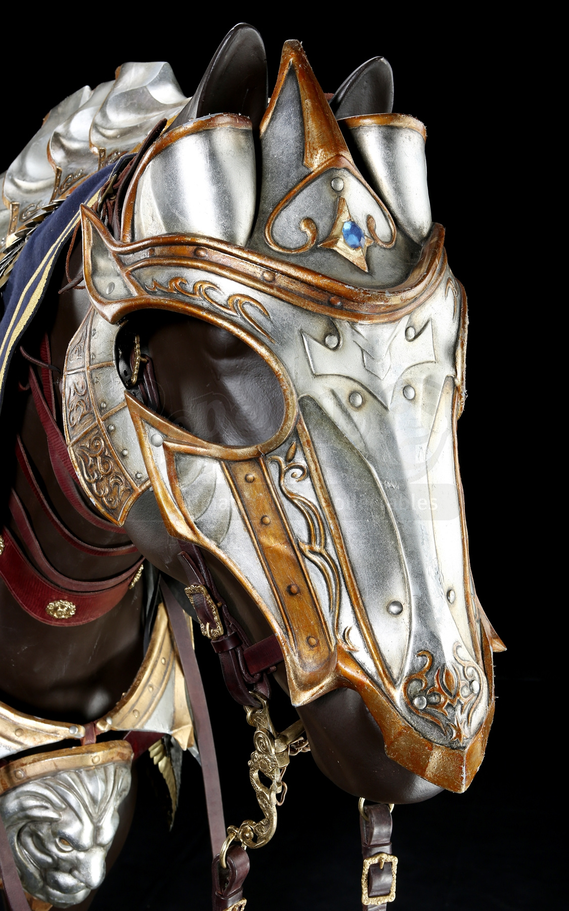 King Llane's (Dominic Cooper) Horse Armor on Stand-in ...