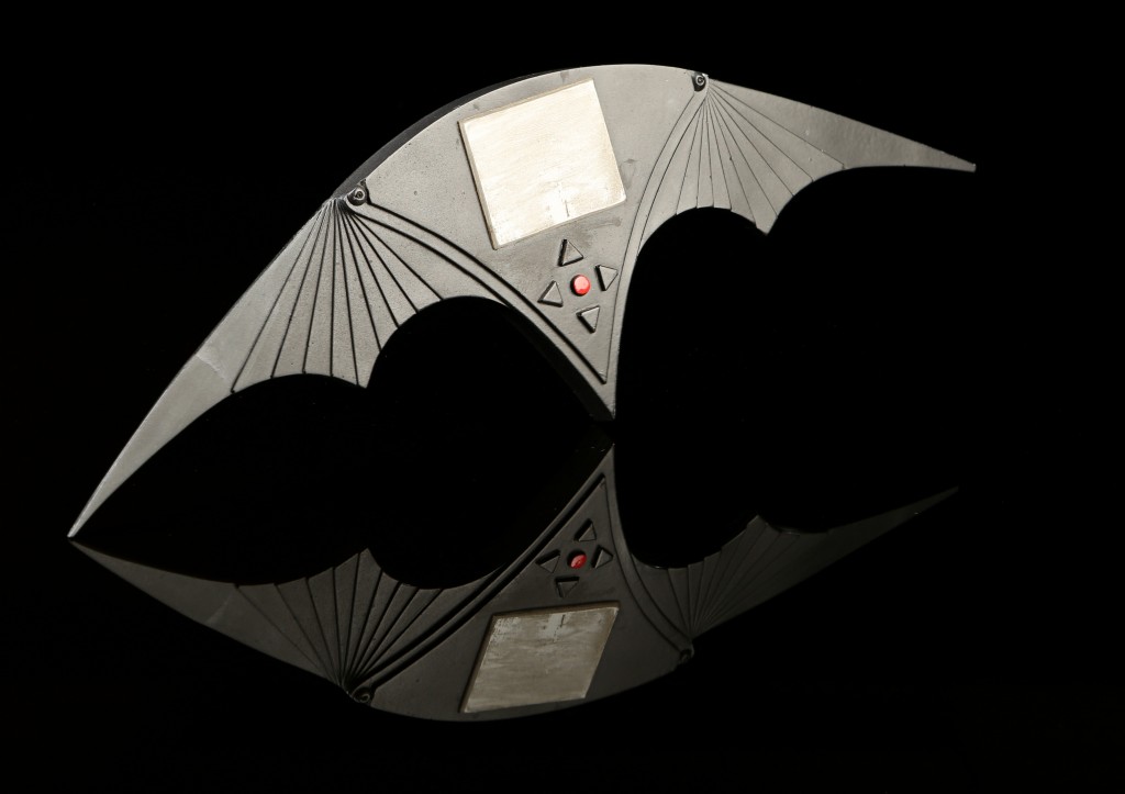 48423_Batman_Returns_Batman_Static_Remote_Controlled_Batarang_1