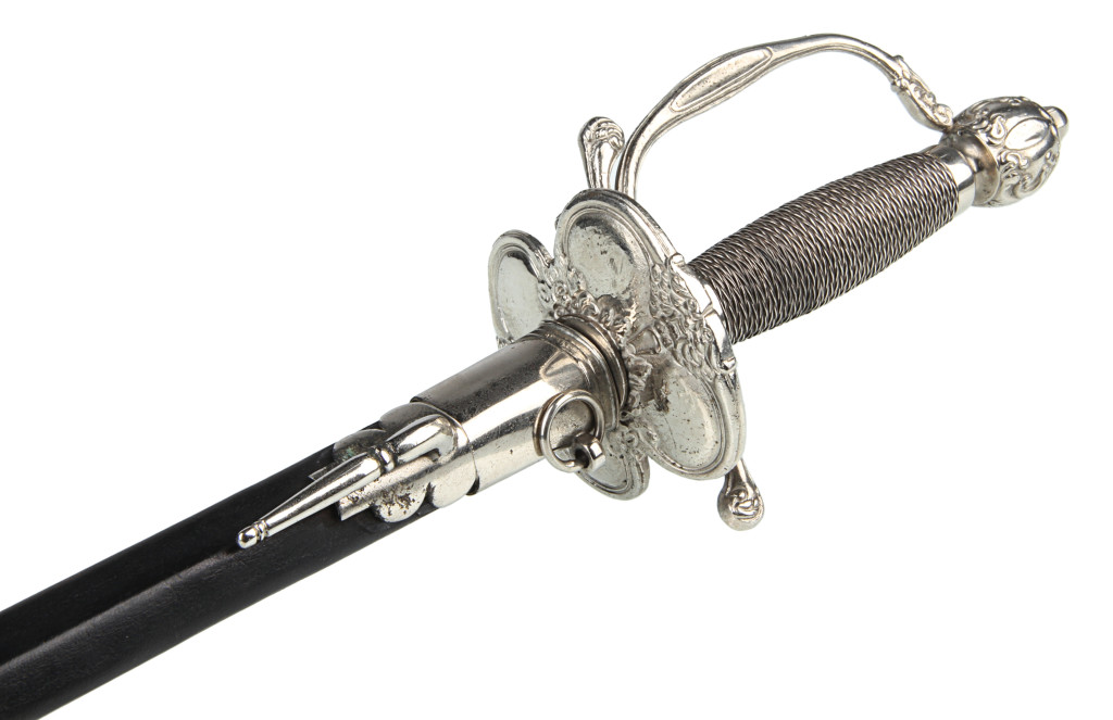 les-miserables-russell-crowe-sword-4